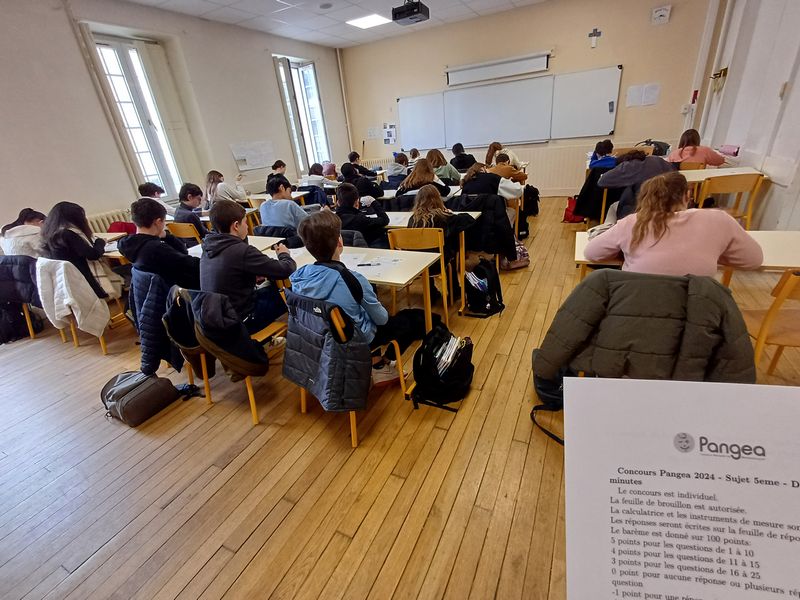 Concours Pangea - Deux classes de 5e du collège Sainte Croix Saint Euverte à Orléans.